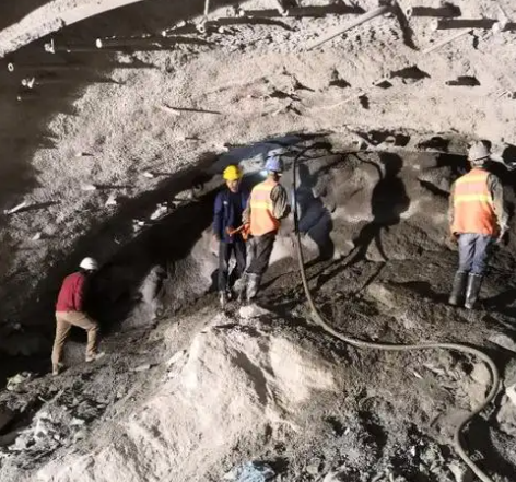 霞浦隧道拱顶带模注浆料，微膨胀注浆料的特点及施工工艺